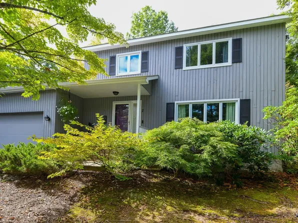 2 Pepperell Circle, Nashua, NH 03062