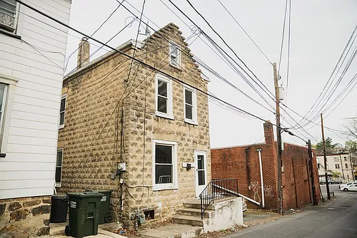 521 Hess St Photo 1