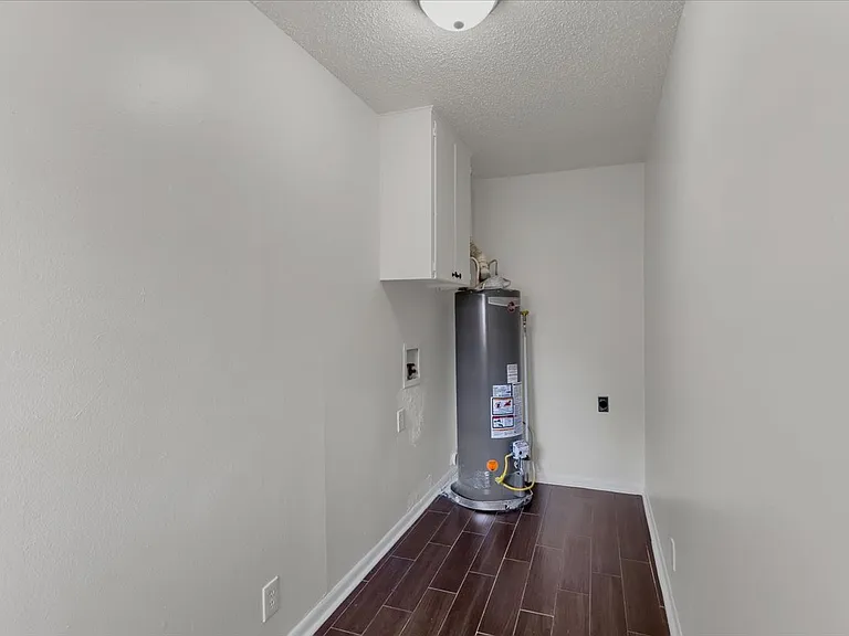 1312 N Travis St — Photo 5