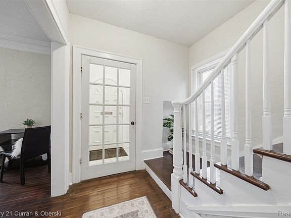3rd image of 17166 Parkside St