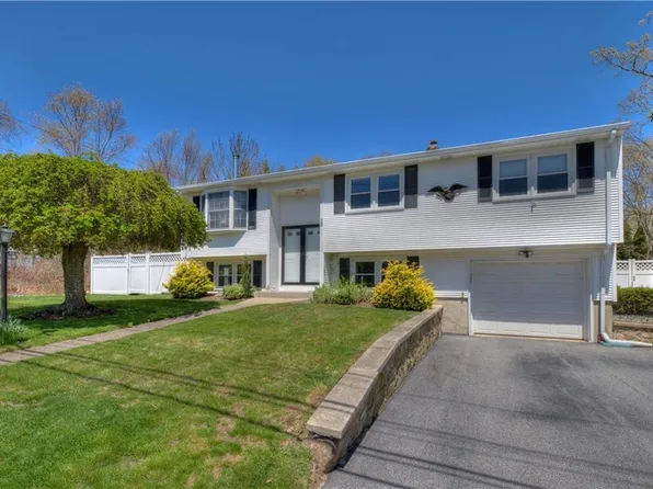 123 S Comstock Pkwy, Cranston, RI 02921