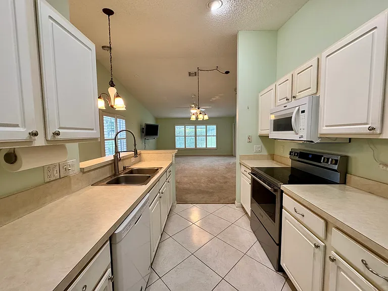 549 Golfview Ct — Photo 4