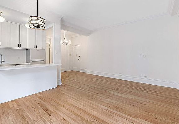 3rd image of 510 Cathedral Pkwy #5D