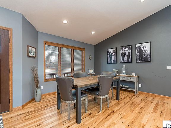 4th image of 417 Pebble Ct