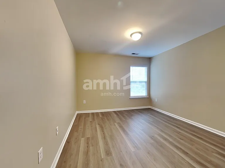 1056 Whitlow Blvd — Photo 17