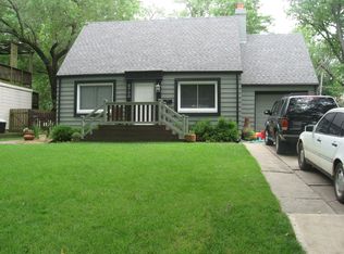 6740 Granada Ln, Prairie Village, KS 66208