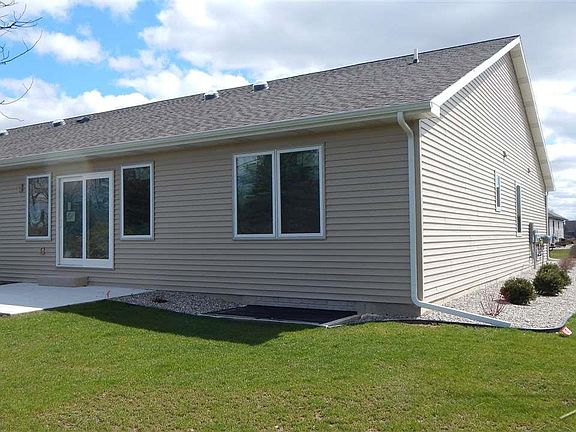 3rd image of 3012 Mackinaw Meadows Dr