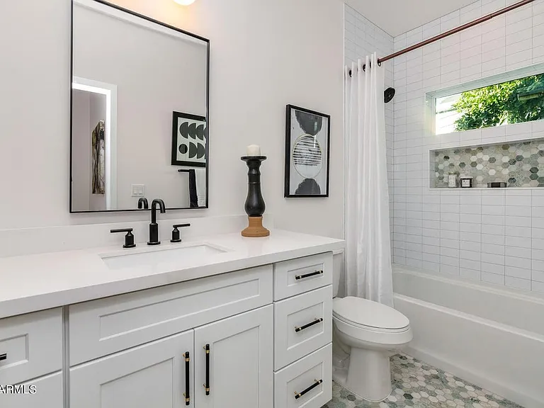 938 E Coronado Rd — Photo 23