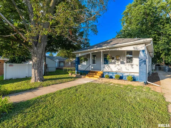 1108 S 6th St, Pekin, IL 61554