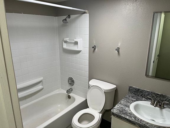 4th image of 908 W 1st Ave