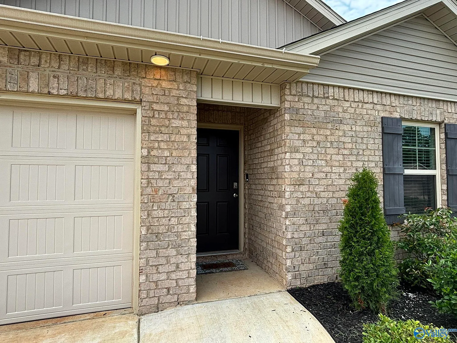 4 bed, 2.0 bath, 1495 sqft, $2,200 — Photo 4