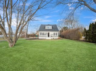 11 Park Ave, Blue Point, NY 11715