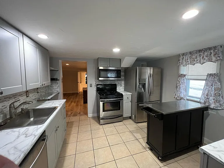 2034 Germaine St #3 — Photo 2