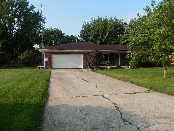 3rd image of 10 Greenmoor Dr