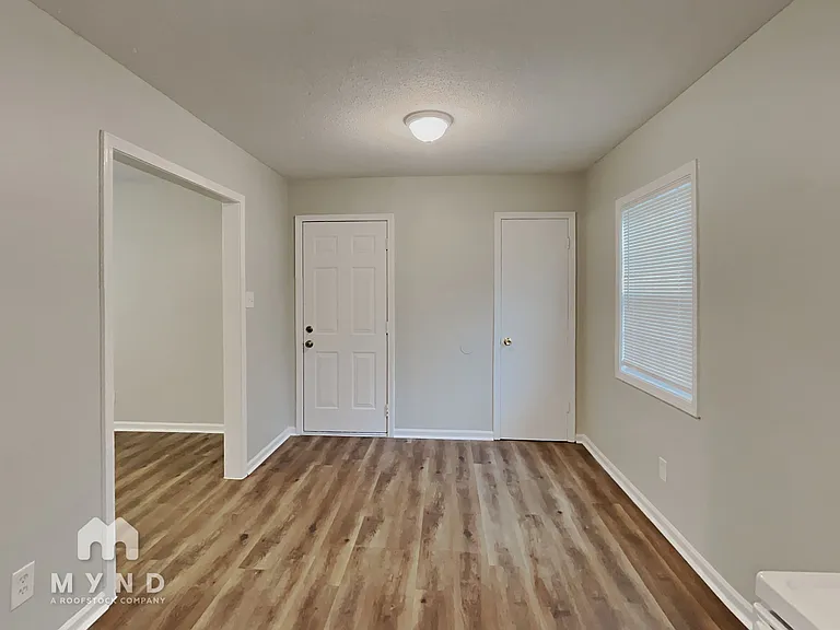 6590 Embassy Cir — Photo 6