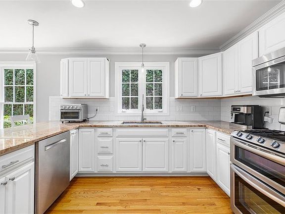 3rd image of 53 Millers Brook Dr