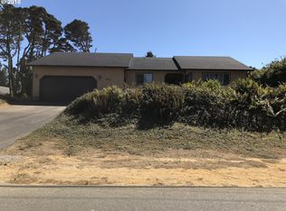 877 8th St SW, Bandon, OR 97411