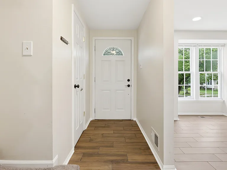 57 Shrewsbury Ct — Photo 4