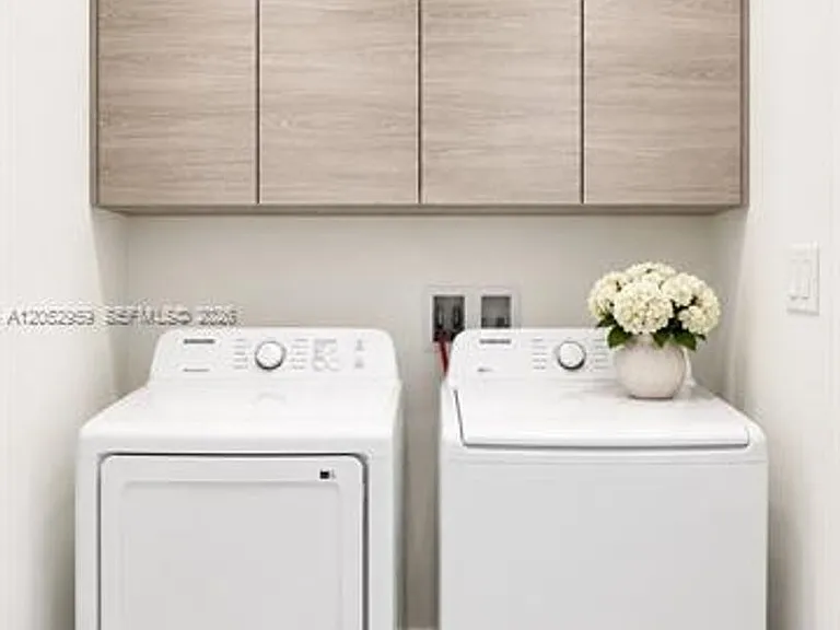 17050 N Bay Rd #CU-1102 — Photo 17