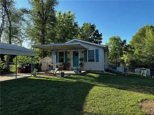 13746 Lawrence Ave, Bonner Springs, KS 66012