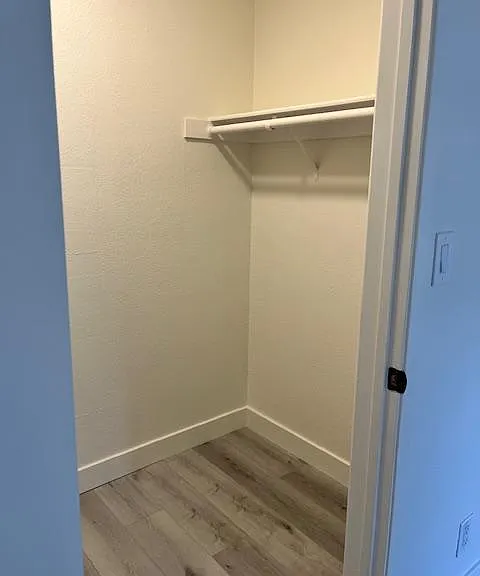 2218 N Beachwood Dr #201 — Photo 13
