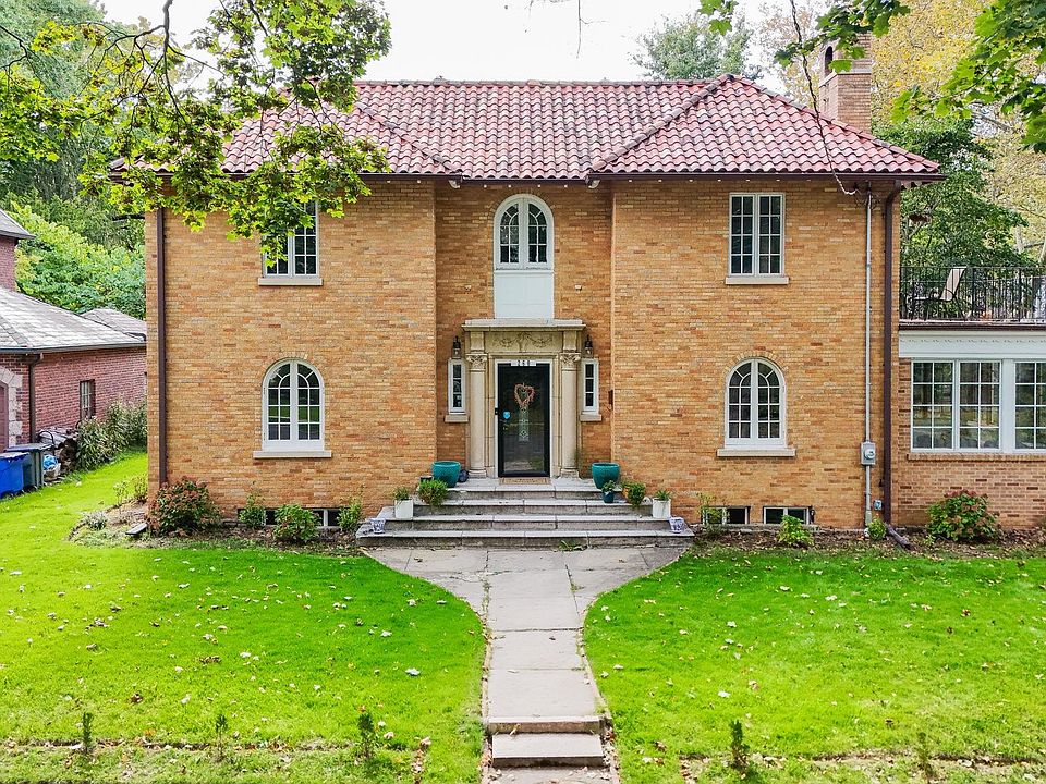 1st image of 260 E Devonia Avenue