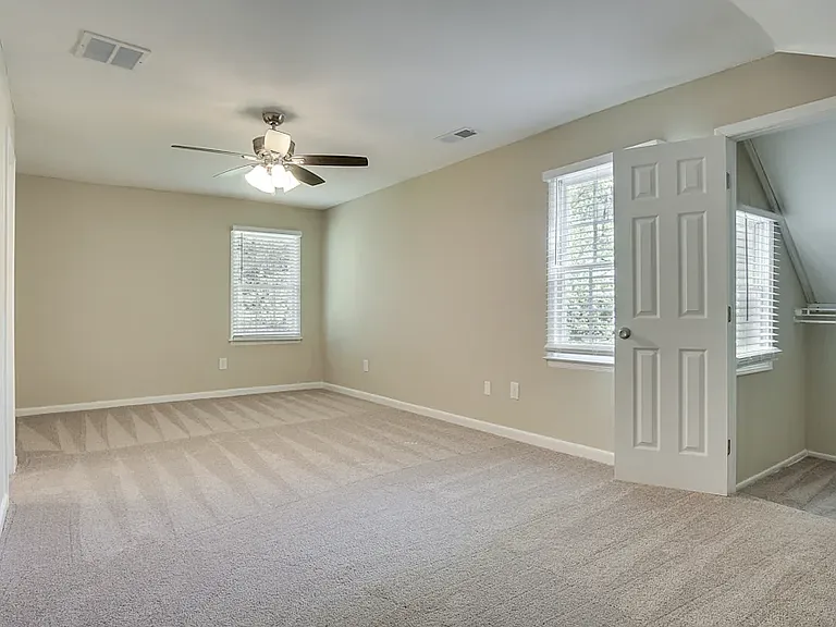 2416 Wood Hill Ln — Photo 4