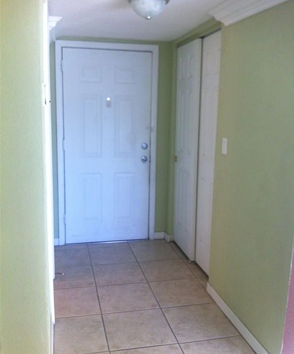 7701B223 Foyer