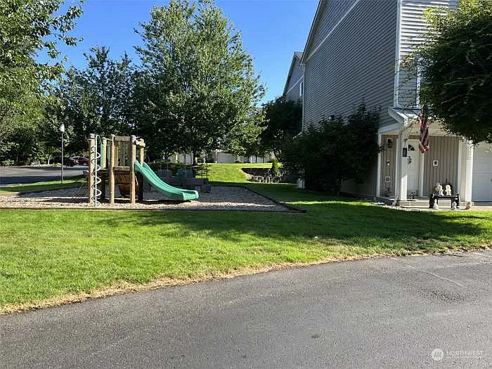2 bed, 1689 sqft, $2,800 — Photo 2