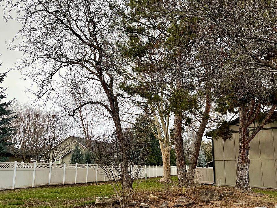1st image of 321 N Eagle Glen Ln