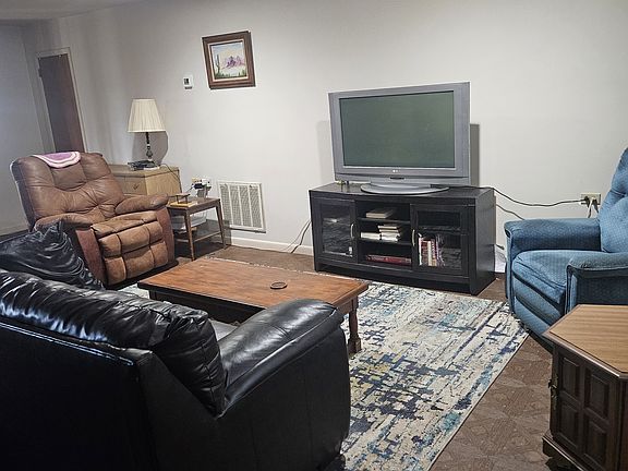 4th image of 5240 Drury Ln