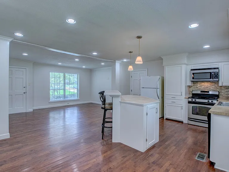 2707 Ottawa Dr — Photo 3