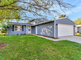 2901 S Myra Ridge Dr, Urbana, IL 61802