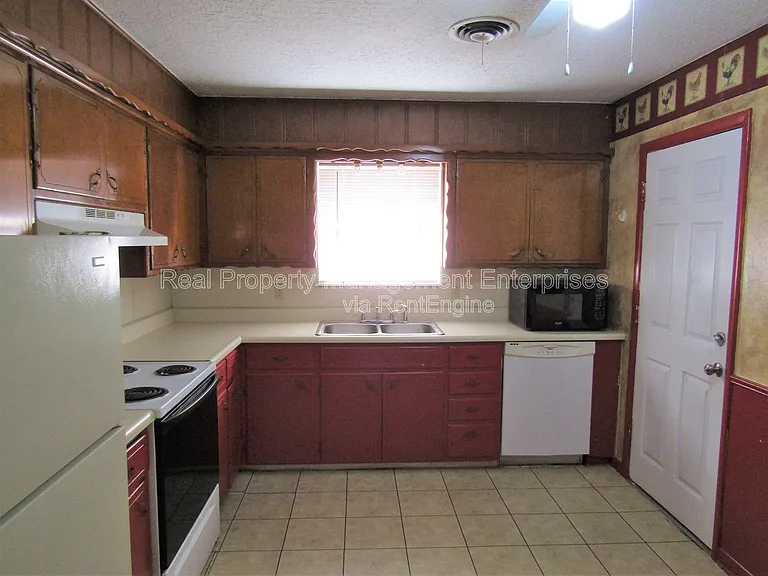 1214 Beaumont St — Photo 5