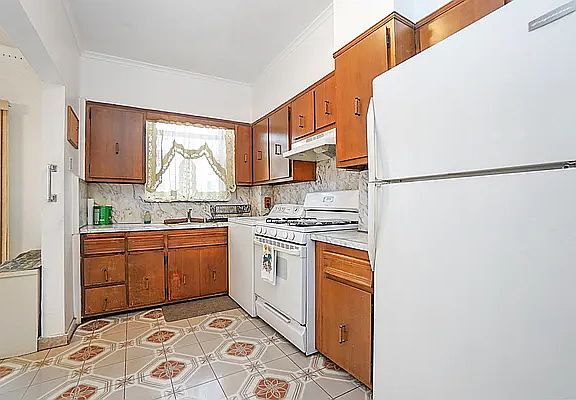 5th image of 1718 63rd St