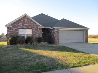 3688 Logan Heights Dr, Springdale, AR 72764