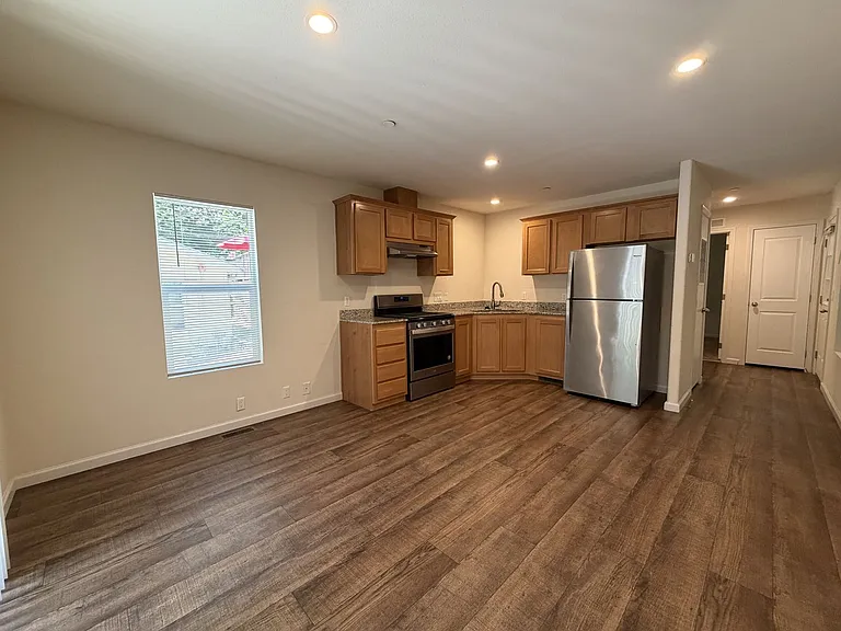 14860 River Rd — Photo 5