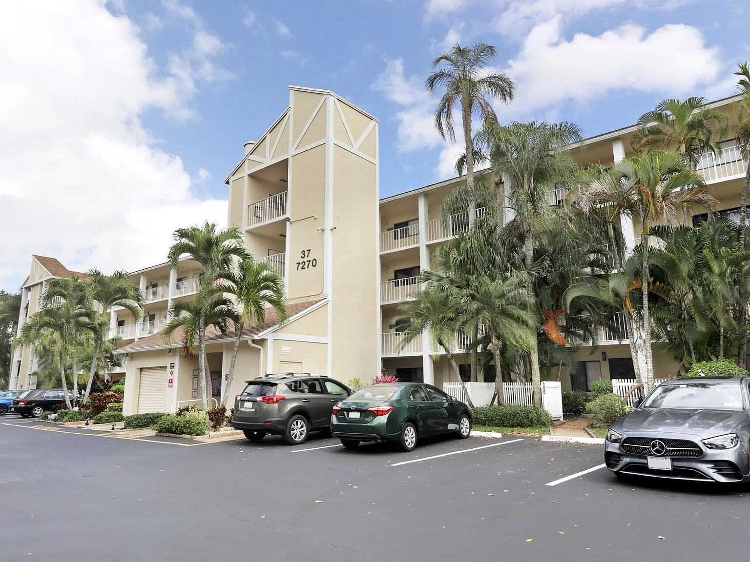 2 bed, 2.0 bath, 1220 sqft, $2,500 — Photo 3