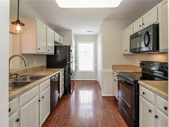 5th image of 209 Cypress Ct