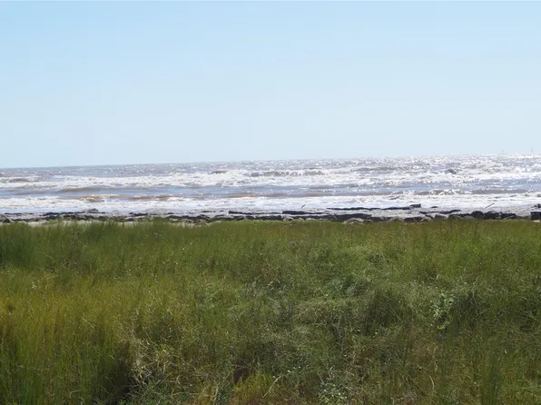 2424 Canal Dr, Bay City, TX 77414