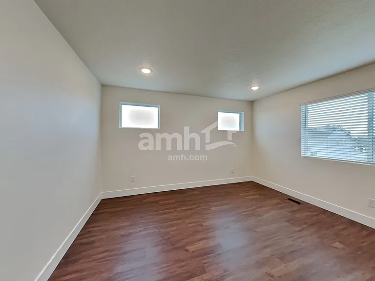 2440 S Deborah Ave — Photo 9