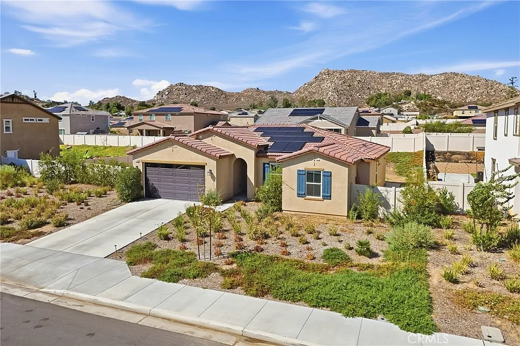 4 bed, 1652 sqft, $4,200 — Photo 1