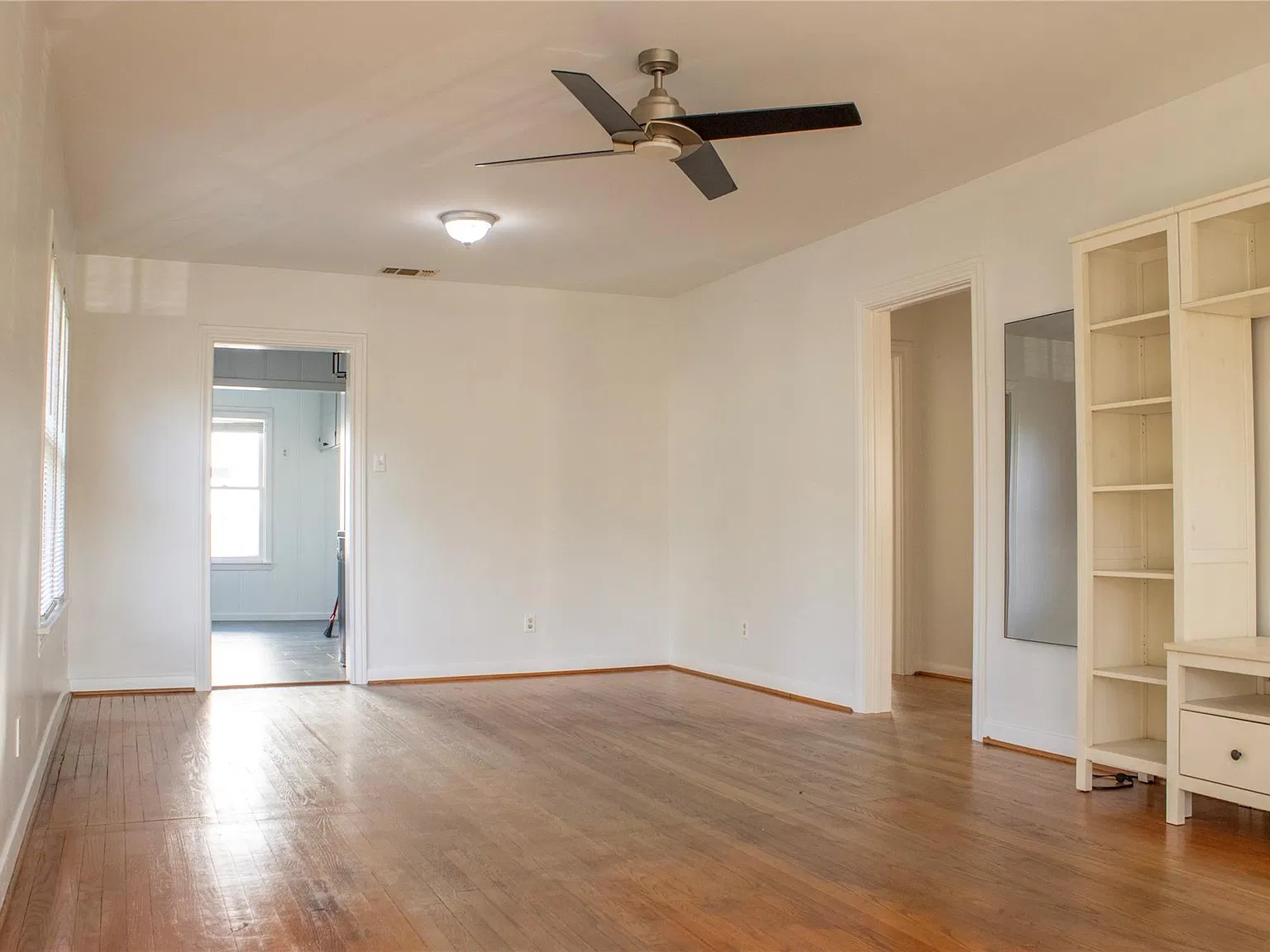 2 bed, 1.0 bath, 1036 sqft, $1,950 — Photo 4
