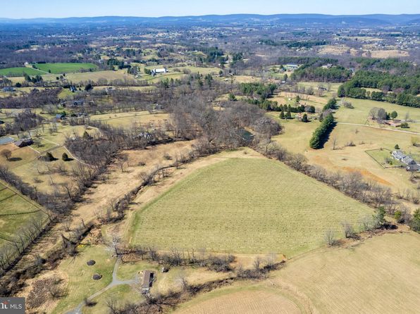 39892 Hedgeland Ln, Waterford, VA 20197