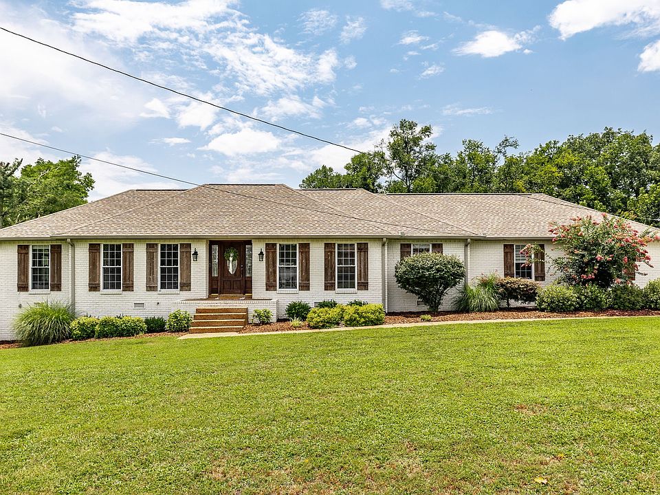1st image of 209 Brookhaven Dr