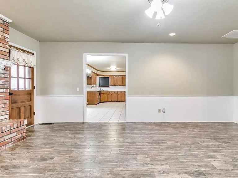 5804 NW 89th St — Photo 5
