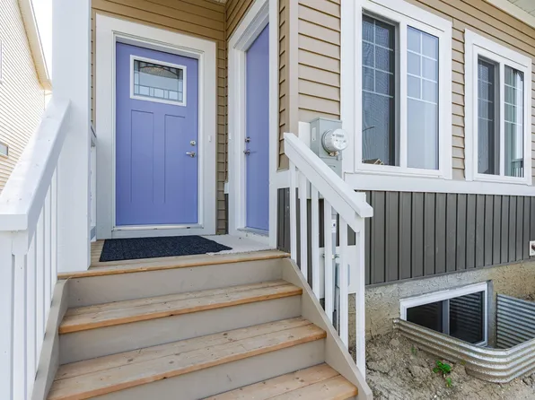 7230 Rosenthal Dr NW, Edmonton, AB T5T 7W9