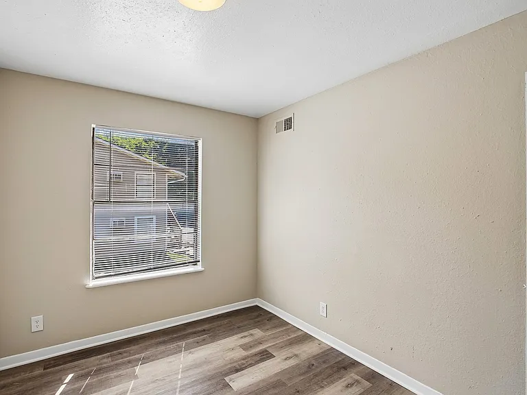 Pleasant Grove Apartments — Photo 33