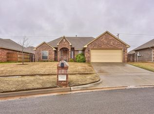 3113 Canton Trl, Yukon, OK 73099