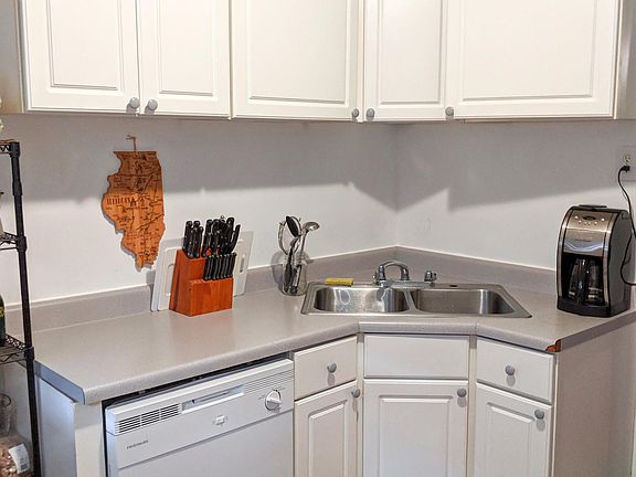 3rd image of 1923 W Winnemac Ave #1N